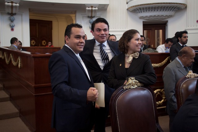 José Fernando Mercado Guaida, Gabriel Gómez del Campo (centro) y Priscila Vera, durante la sesión en el recinto legislativo. 