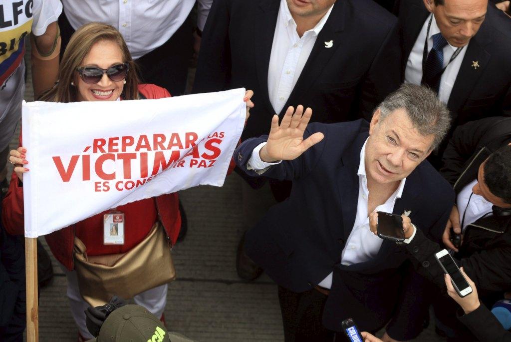 Juan Manuel Santos precisó que si ve una amenaza hacia la población reanudará los bombardeos contra las FARC.