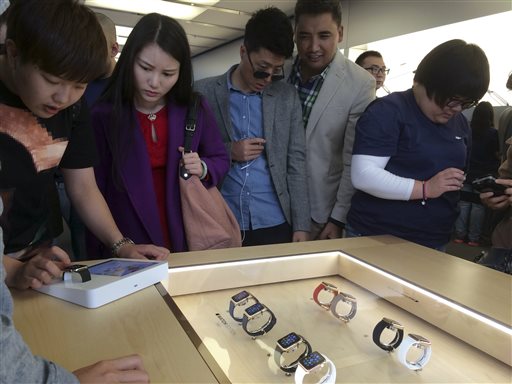 Clientes en la tienda de Apple de Beijing