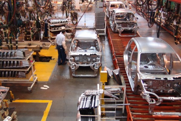 En la comparación anual, la producción industrial se incrementó 1.6% durante febrero