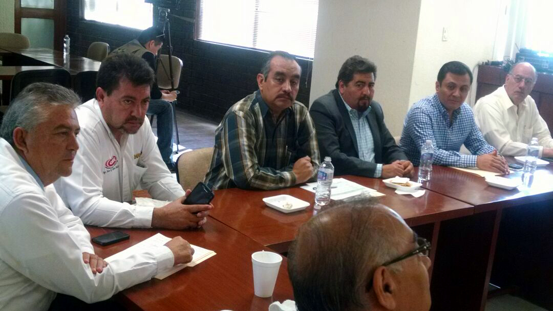 Reunión en la Cámara Mexicana de la Construcción.