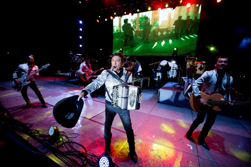 Los Tigres del Norte comentaron que el tema 'Era dferente' fue bien recibida por público. 