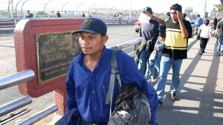 Cientos de migrantes son deportados durante la madrugada. 
