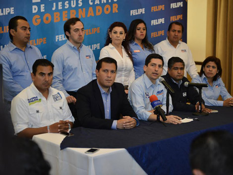 Los candidatos panistas ofrecieron una rueda de prensa esta mañana.