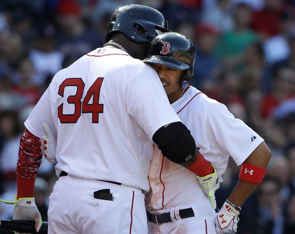 David Ortíz y mookie Betts, festejan el triunfo de las Medias Rojas