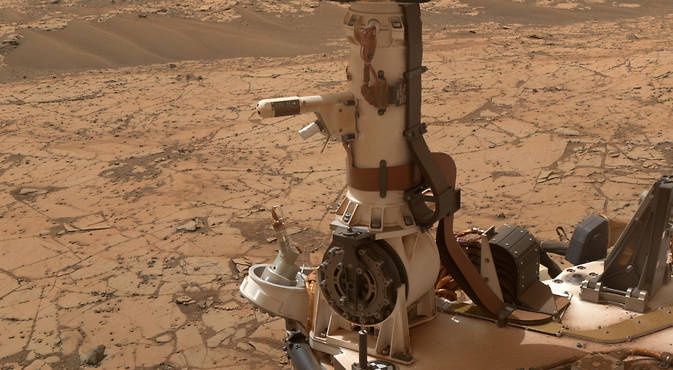 Gracias al instrumento REMS y al DAN, el Curiosity constató que en el cráter Gale se cumplen las condiciones para que exista agua cargada de sal.