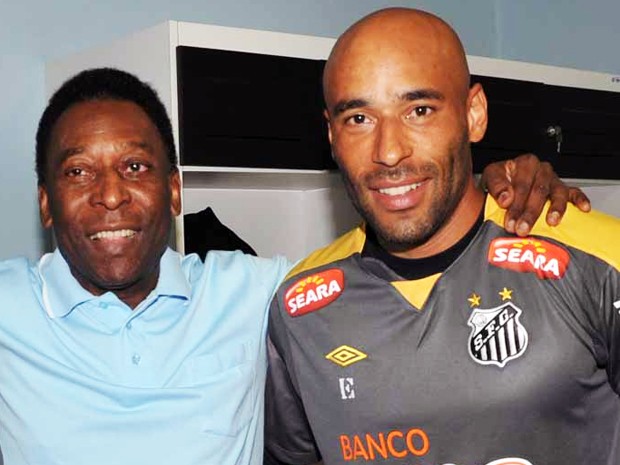 Edson Cholbi do Nascimento, conocido como Edinho, e hijo de Pele. 