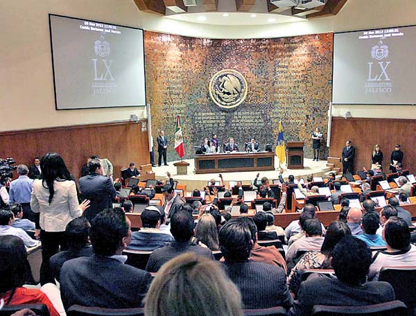 Entre los diputados faltistas destacan siete panistas.