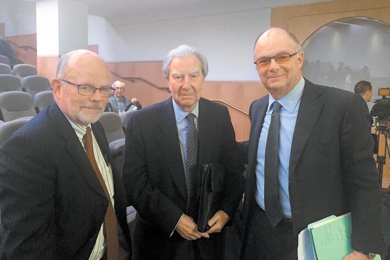 “Hay un reconocimiento a su pensamiento”, dijo Krauze (derecha).
