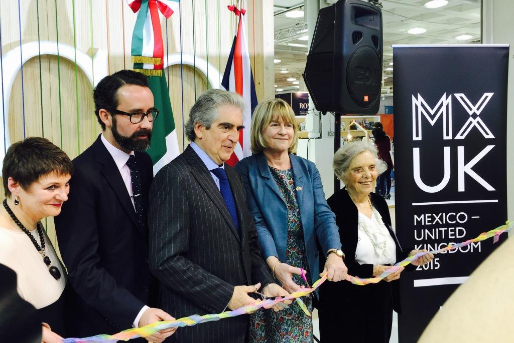 Jack Thomas, directora de la Feria; Diego Gómez Pickering, embajador de México en el Reino Unido; Rafael Tovar y de Teresa, presidente del Conaculta; 