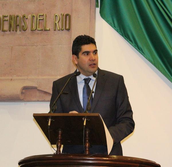 Jesús de León Tello señaló que se está solicitando un informe detallado para conocer cuál es el objeto, que tasa y que monto van a contratar, en qué c