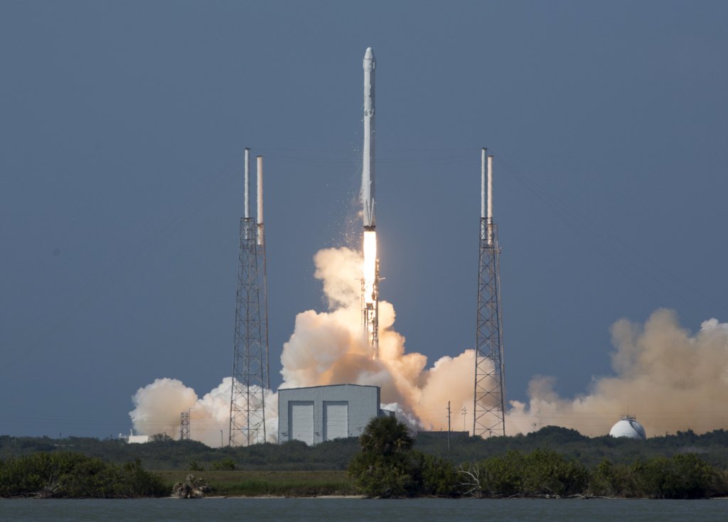 Se prevé que la cápsula Dragon llegará el viernes por la mañana a la Estación Espacial Internacional.