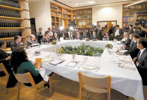 Reunión de los legisladores en el Club de Industriales.
