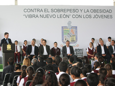Rodrigo Medina dio inicio a este programa en la escuela secundaria número 27 "Francisco A. De Icaza", en Guadalupe. 