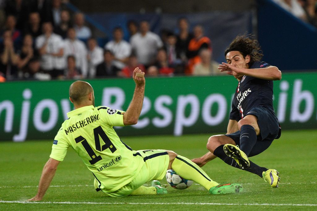 Cavani intenta definir ante la marca de Mascherano