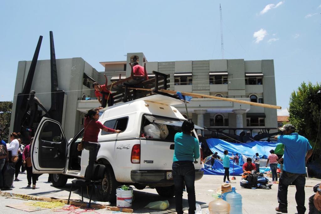 Una parte de la CETEG que se mantenía en el Zócalo de Chilpancingo decidió retirar las casas de campaña e irse de ese lugar.