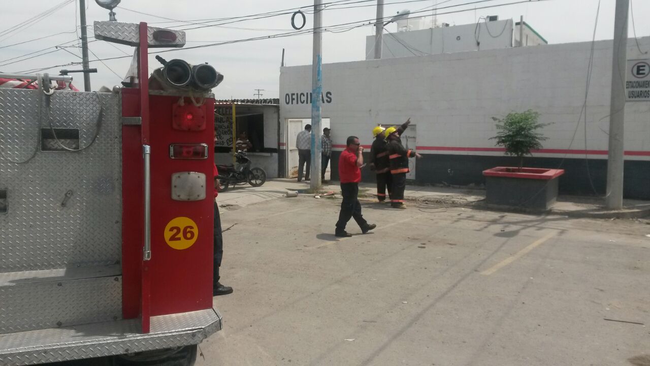 Trabajador de Megacable Torreón recibió una descarga eléctrica y cayó más de cuatro metros. Su estado de salud es delicado.