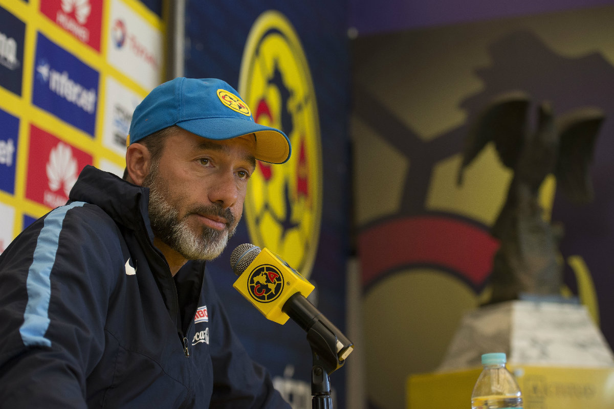 Gustavo Matosas en conferencia de prensa 