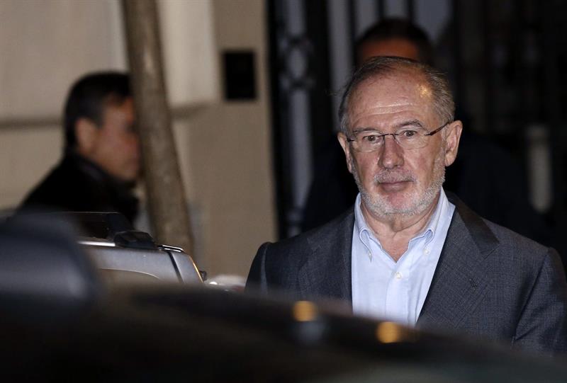 Rodrigo Rato abandona su despacho cuatro horas después de que comenzara el registro por parte de los agentes