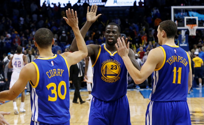 Warriors de Golden State, celebran en una muestra de compañerismo