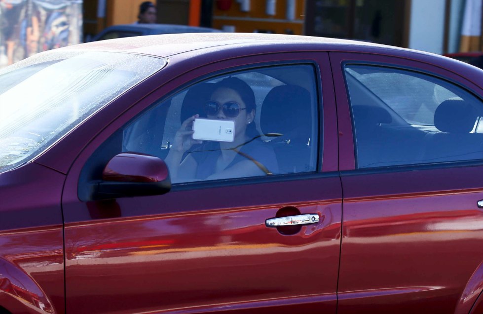 Además del uso mientras se maneja el coche, también cae sobre la visualización de otros aparatos como las tablets y los reproductores multimedia que, 