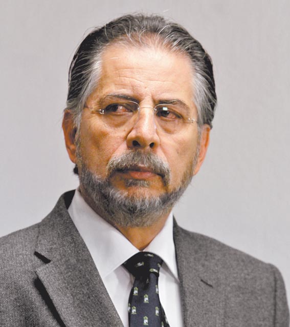El perredista afirma que López Obrador apuesta por generar crisis. 