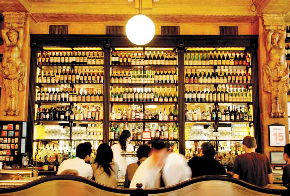 Balthazar, este auténtico bistró en Soho, es hotspot de famosos como Sienna Miller, Katie Holmes y los Beckhams. El menú francés de Balthazar tiene un