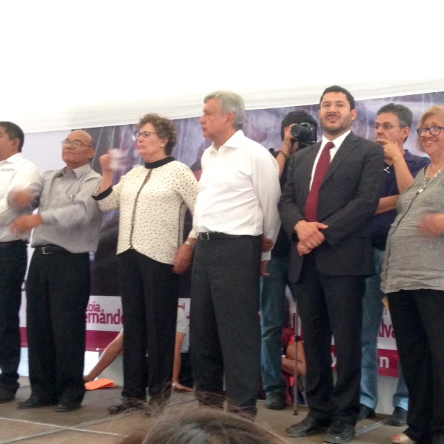 La candidata Bertha Luján con AMLO y Martí Batres, durante el arranque de campaña por la jefatura de legacional de Coyoacán.