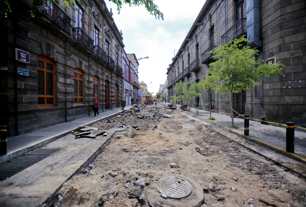 Cierran Miguel Blanco por obras de repavimentación 