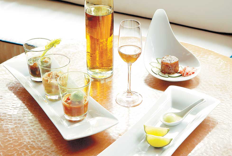 Su restaurante y bar ofrecen experiencias gourmet con platillos típicos de Zihuatanejo y cocteles de autor que te encantarán. Por si fuera poco, cuent