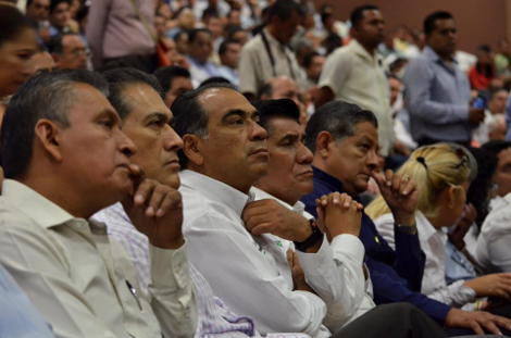 Astudillo recibe adhesión del líder perredista Jorge Salgado Parra