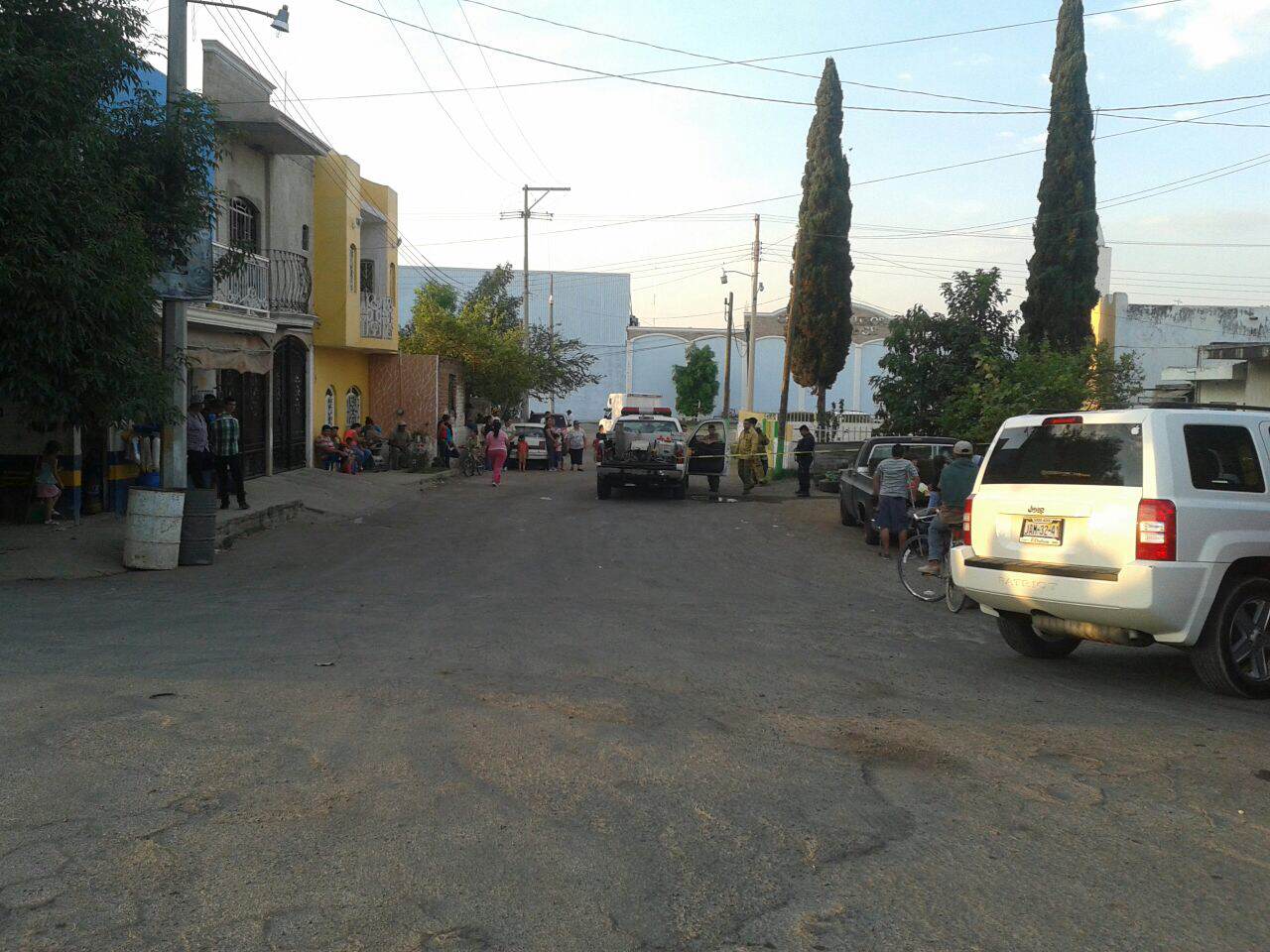 Bomberos del municipio de Zapotlanejo, quienes lograron sofocar las llamas. 