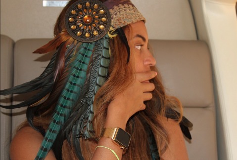La cantante publicó ayer en su tumblr varias fotos usando su Apple Watch
