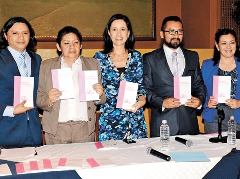 Presentan guía para que las derechohabientes sepan a qué hospitales acudir.