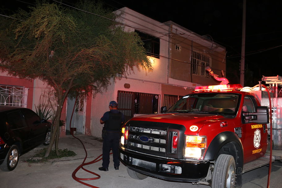 Se reportó un incendio en una vivienda ubicada en la calle Segunda 169 de la colonia Antigua Aceitera de Torreón.