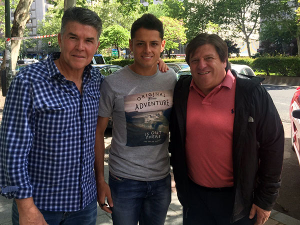 'Chicharito' y 'Piojo', junto al director de selecciones nacionales