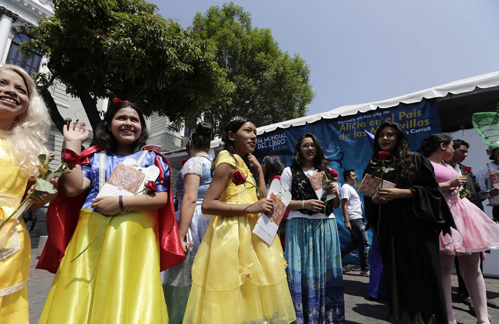 Don Quijote, princesas y lectores en el Día Mundial del Libro en Guadalajara