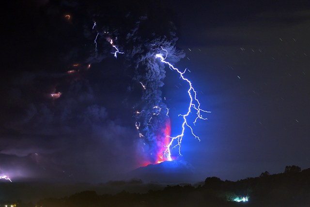 Erupción de volcán Calbuco pone en vilo a Chile 