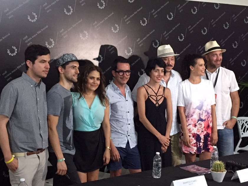 Manolo Caro, Cecilia Suárez, Luis Gerardo Méndez, Carlos Bardem y Vanessa Bauche presentaron la cinta ‘Elvira te daría mi vida pero la estoy usando'.