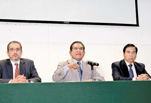 Alejandro Gómez, procurador mexiquense; Damián Canales, titular de Seguridad, y el alcalde Sergio Díaz.