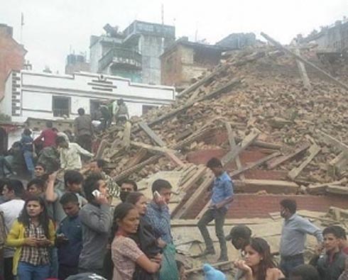 La cifra de muertos y heridos por los fuertes sismos en Nepal sigue en aumento. 