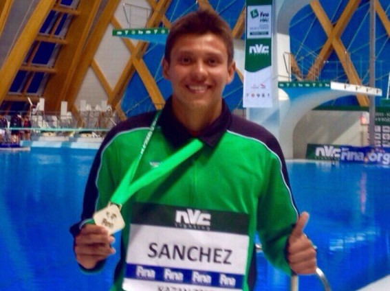 Germán Sánchez con su medalla de plata 