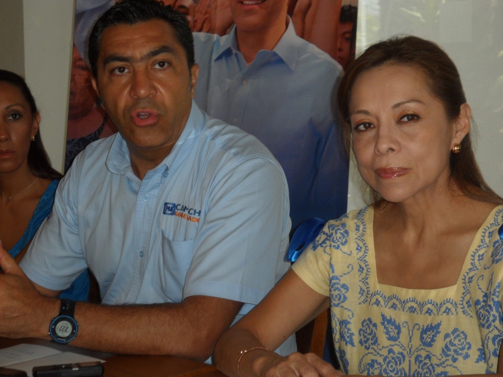 Josefina Vázquez Mota acompañó al candidato del PAN Jorge Camacho.