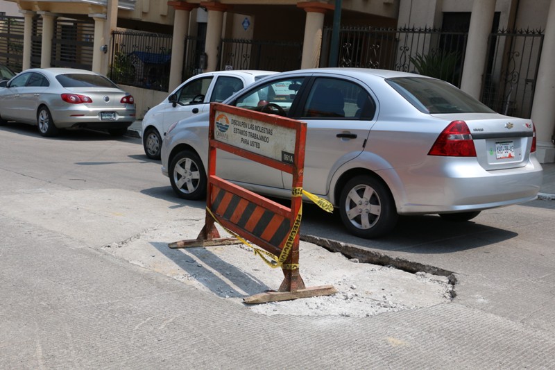 La calle se encuentra sin reparar desde hace un mes.