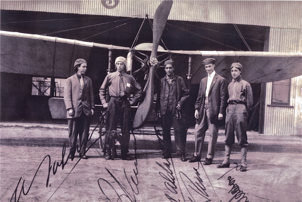 Alberto Salinas Carranza, Gustavo Salinas Camiña, Horacio Ruíz Gaviño, Juan Pablo y Eduardo Aldasoro Suárez, pilotos mexicanos instruidos por S. S. Je