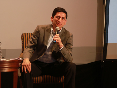 El candidato panista estuvo en el Foro Estatal por una Estrategia Digital Nacional. 