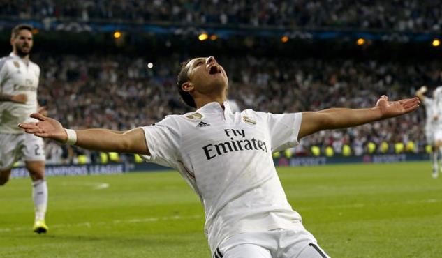 Javier "Chicharito" Hernández, festejando tras su gol en Champions League, ante el Atlético de Madrid 