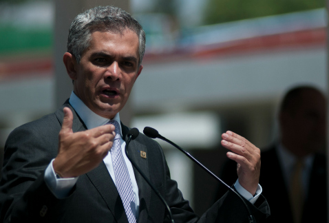 El jefe de Gobierno capitalino, Miguel Ángel Mancera,se dijo abierto a explicar los programas que se aplican en el Distrito Federal a candidatos a gob