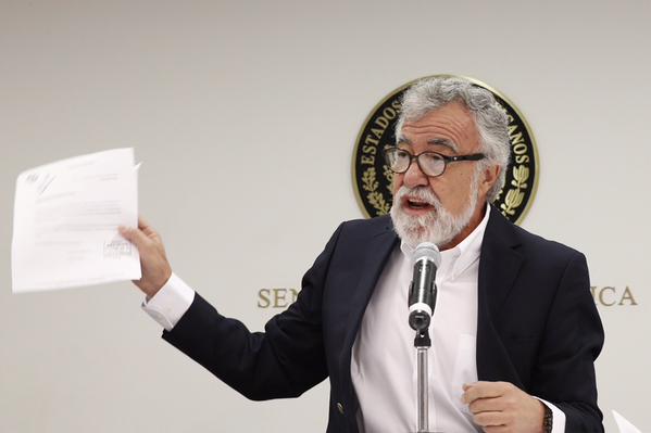 Alejandro Encinas dio a conocer videos de supuestas irregularidades en la Delegación de la Sedesol en Veracruz.