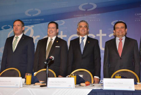 El jefe de Gobierno capitalino, Miguel Ángel Mancera, asistió a la toma de protesta de los nuevos integrantes del Consejo Directivo de la Canaco de la